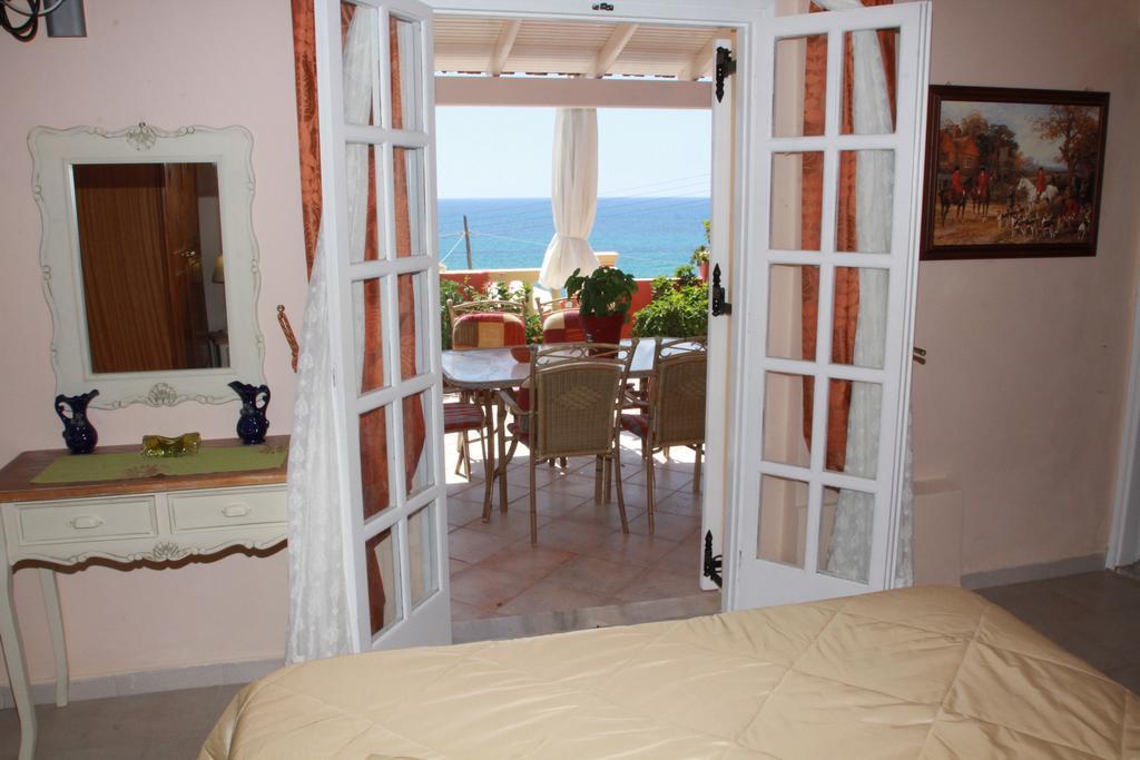 Aristotelis-Nikos Paramonas Studios Room photo
